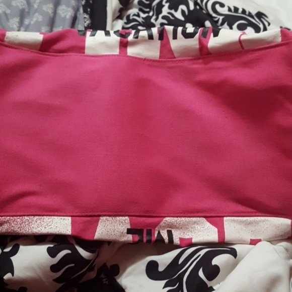 Rare vs pink duffle bag! PRICE FIRM - Picture 4 of 4